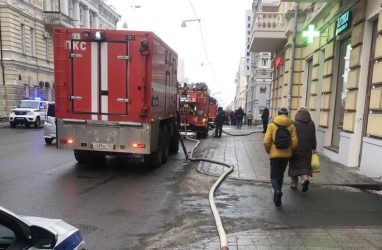 Движение автомобилей ограничили в центре Владивостока 29 декабря из-за пожара