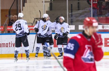 Хоккеисты &laquo;Тайфуна&raquo; обыграли лидера Западной конференции МХЛ &laquo;Локо&raquo;