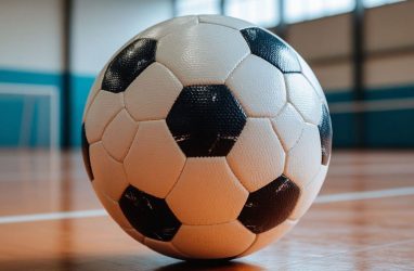 В матче чемпионата Приморья по футзалу забили 21 гол