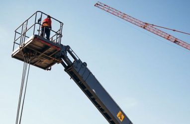 Высота не прощает ошибок: главные правила безопасности в люльке автовышки
