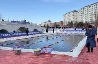 Команда из Приморья победила на соревнованиях по зимнему плаванию в Китае