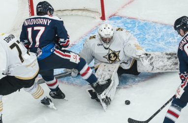 Хоккеисты &laquo;Адмирала&raquo; упустили победу над &laquo;Нефтехимиком&raquo; и проиграли