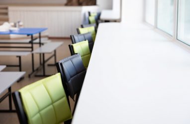 Владивостокцы стали реже ходить в кафе и рестораны, но тратят там больше