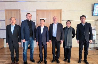 Новый генкосул КНР У Дэминь прибыл во Владивосток