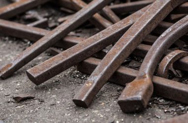 Во Владивостоке снесли шиномонтаж у «Зелёного угла»