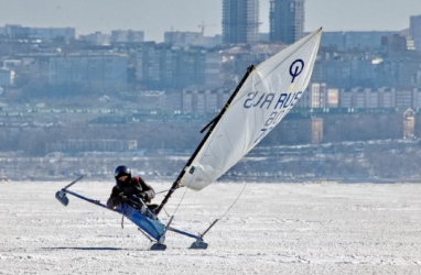На льду Амурского залива провели краевой турнир по буерному спорту (фото)
