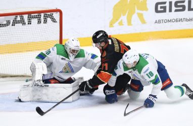 &laquo;Адмирал&raquo; сохранил шансы на плей-офф после поражения от &laquo;Салата Юлаева&raquo;