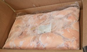 В Приморье не пустили опасную курицу с антибиотиком, прибывшую из Китая