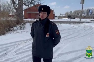 В Приморье поблагодарили лейтенанта полиции Курскую за помощь на дороге