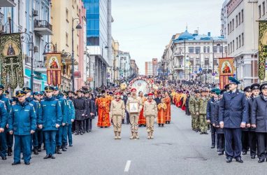 Крестный ход прошёл в центре Владивостоке 12 апреля (фото)