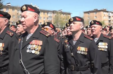 Уникальная для России «коробка» ветеранов-морпехов прошагала в Приморье