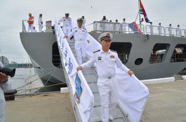 Китайские корабли «Ци Цзигуан» и «Куньлуньшань» зашли во Владивосток