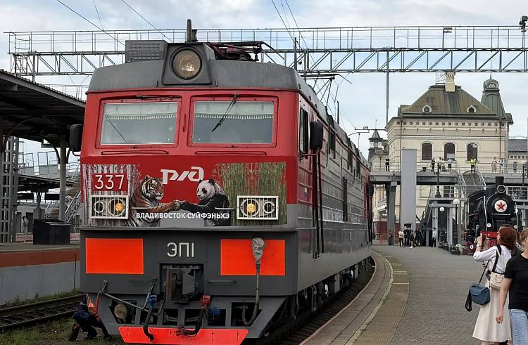 Из Владивостока в Суйфэньхэ отправился первый рейс нового международного поезда