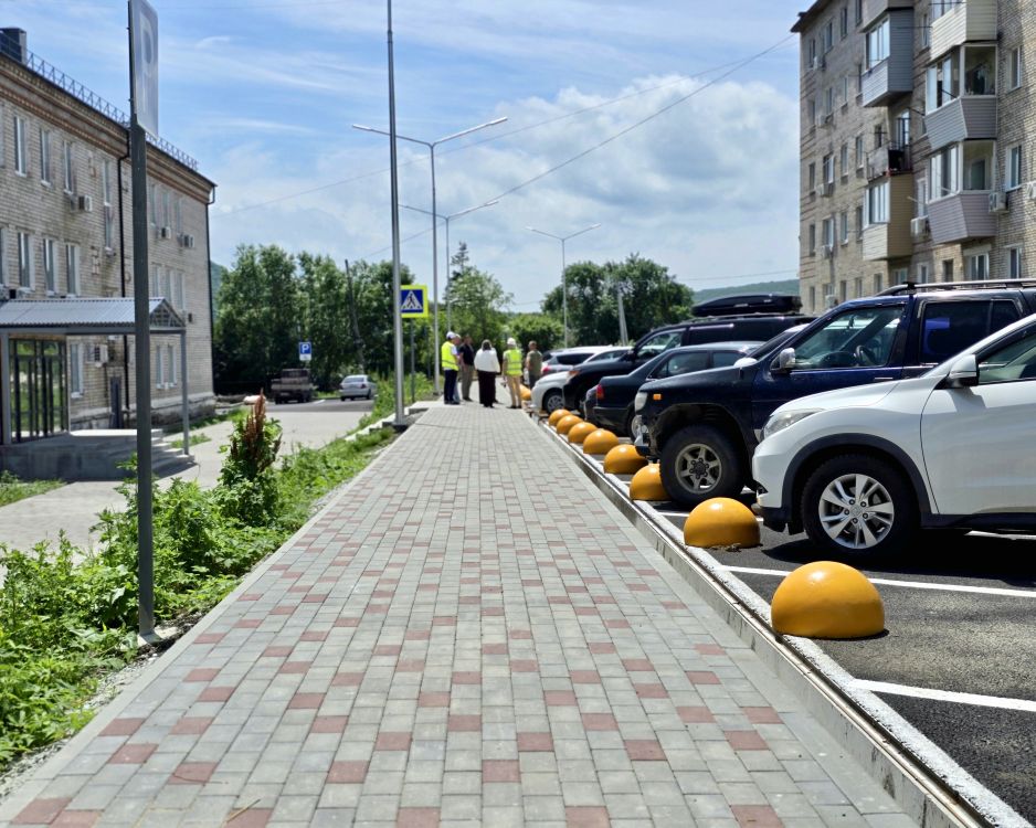 В Приморье в посёлке Смоляниново комплексно обновили улицу по нацпроекту