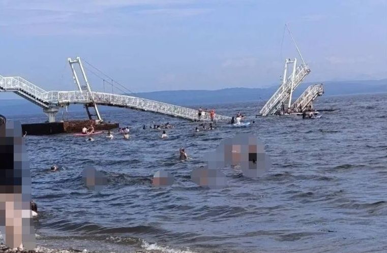 На месте обрушения моста