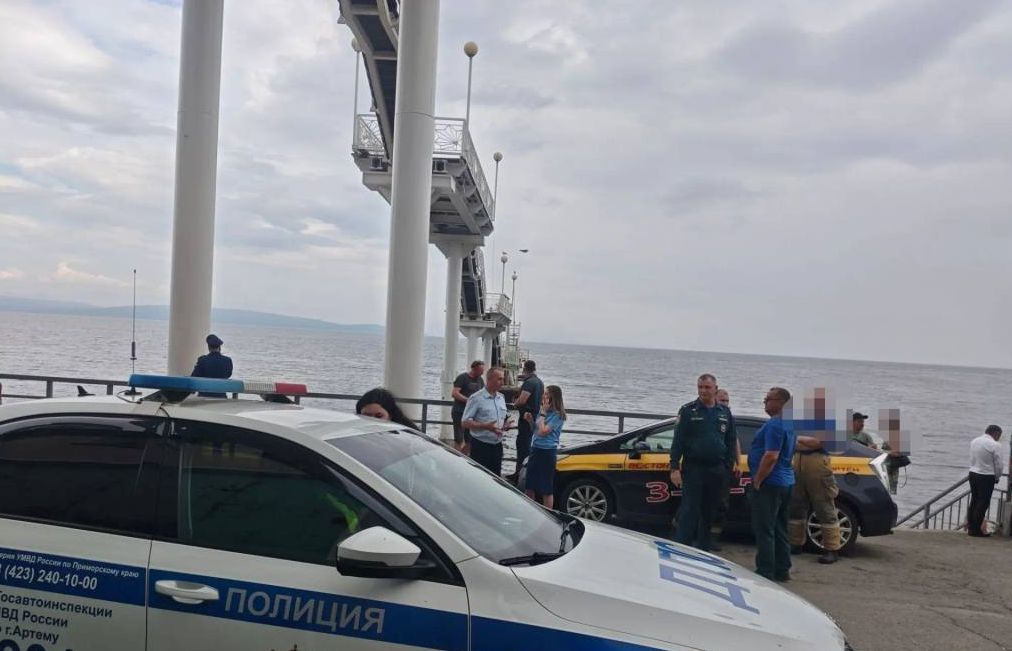 На месте обрушения моста