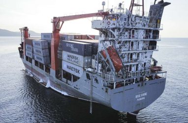 С владельца севшего на мель контейнеровоза в Приморье взыскали 346 млн рублей