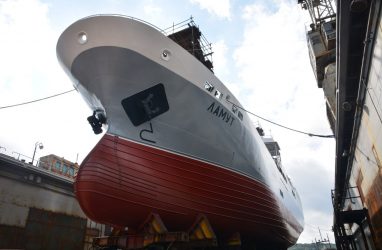 Краболов &laquo;Ламут&raquo; спустили на воду во Владивостоке