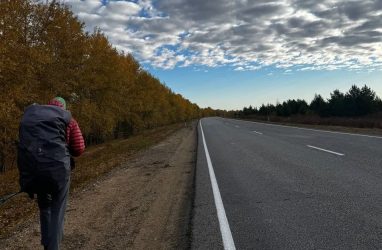 Идущим из Москвы во Владивостоке супругам осталось преодолеть около 3000 км