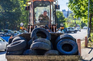Жителей Владивостока призвали не выбрасывать шины в труднодоступные места