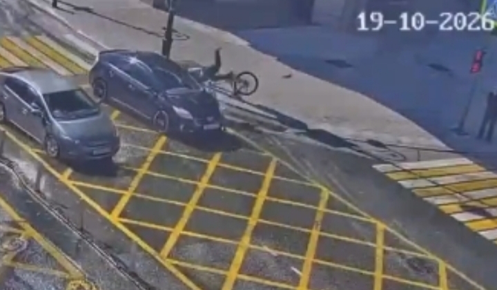 Лобовое ДТП велосипедиста и автомобиля во Владивостоке попало на видео